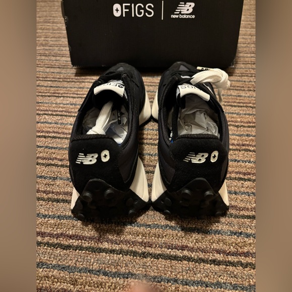 Figs x New Balance Black 327 - Picture 6 of 11